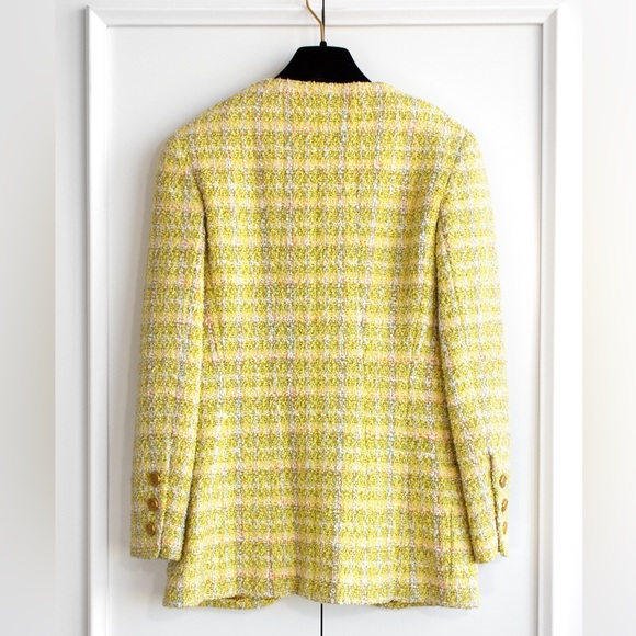 Iconic Chanel Vintage Spring/Summer 1994 Yellow Gold Tweed 94P Jacket - Picture 7 of 17